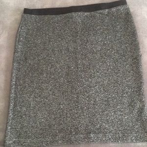 Karen Kane size 8 pull on black and silver skirt